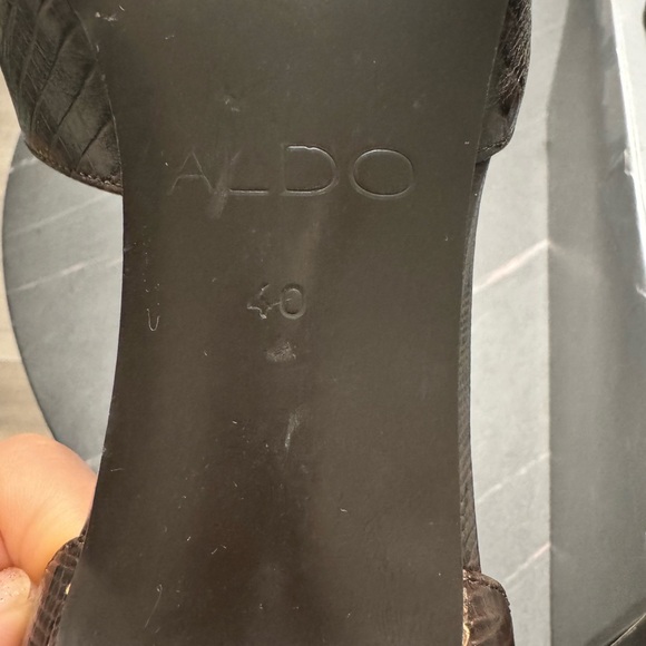 ALDO Brown pointy high heels 9.5 - Picture 8 of 8